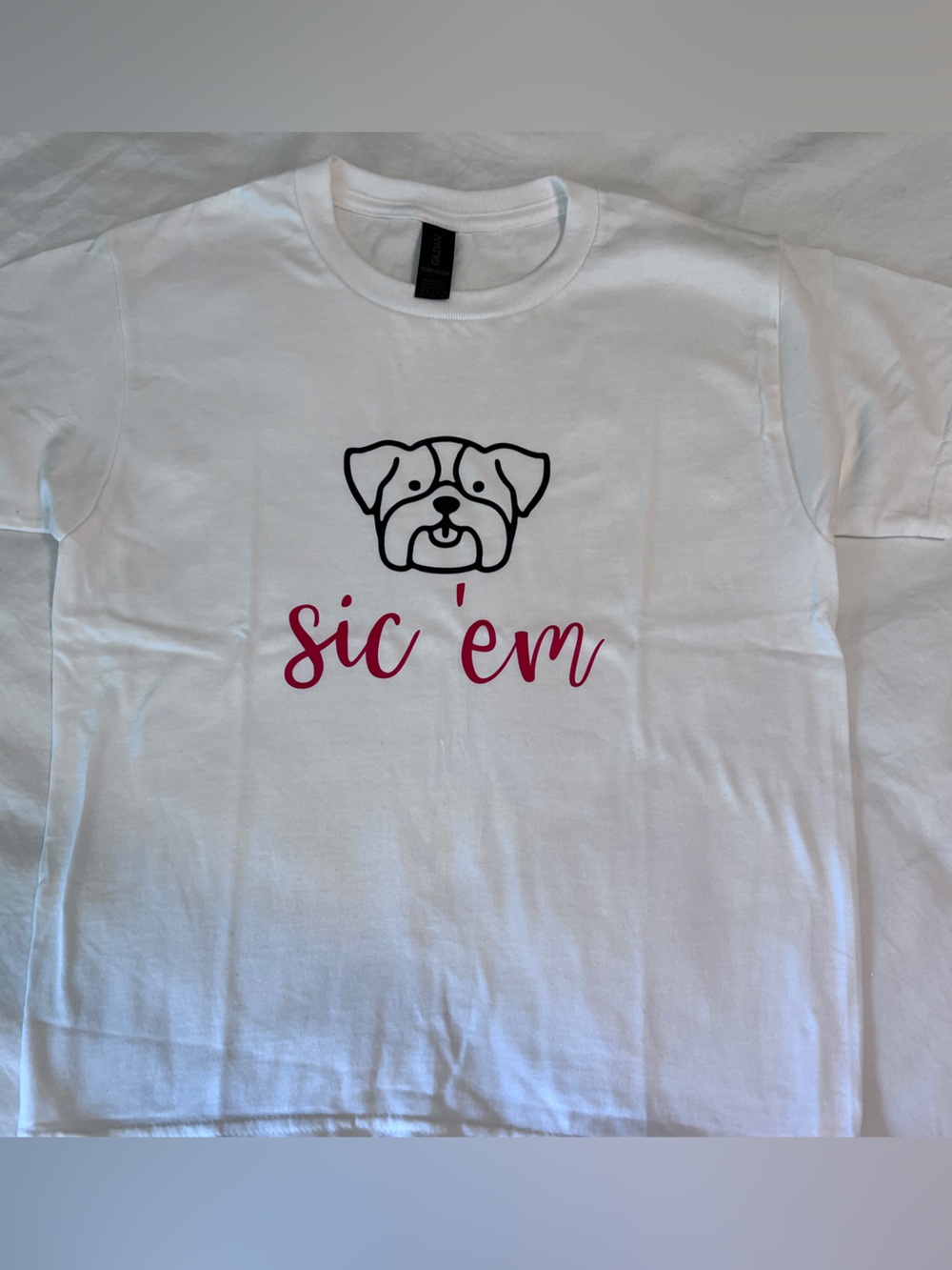 UGA - White Tee with Black Dog Graphic and red “sic ‘em” Script
